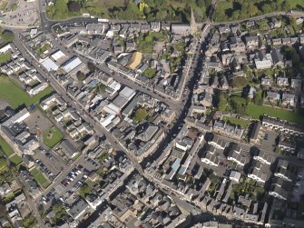 General oblique aerial view of the centre of Brechin, centred on the High Street, taken from the SW.