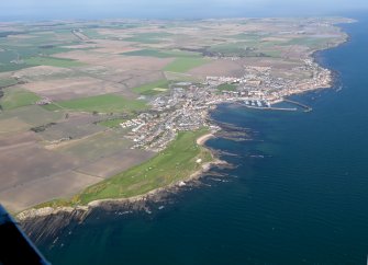 General oblique aerial view of Anstruther Golf Course and the village of Anstruther, taken from SSW.