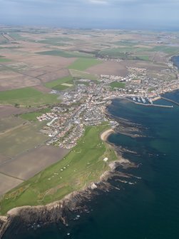 General oblique aerial view of Anstruther Golf Course and the village of Anstruther in the background, taken from WSW.