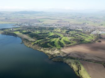 General oblique aerial view of Kinross, taken from the NE.