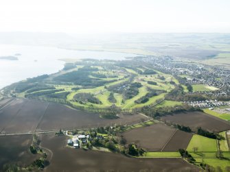 General oblique aerial view of Kinross centred on the Bruce Golf Course, taken from the N.