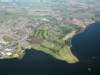 General oblique aerial view of Kinross centred on Kinross House, taken from theSSE.