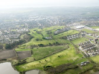 General oblique aerial view of Dunfermline centred on Canmore Golf Course, taken from the NE.