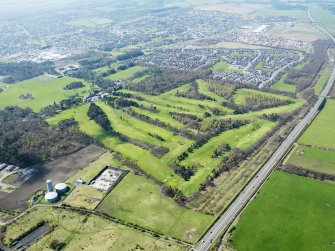 Oblique aerial view of Dunnikier Park Golf Course, taken from the ENE.