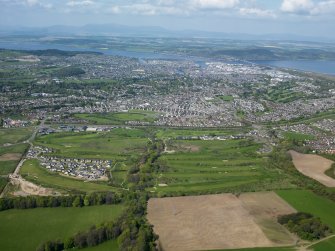 General oblique aerial view of Inverness, centred on Loch Ness Golf Course, taken from the SE.