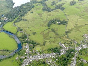 General oblique aerial view of St John's Town of Dalry and Kenbank House, taken from the S.