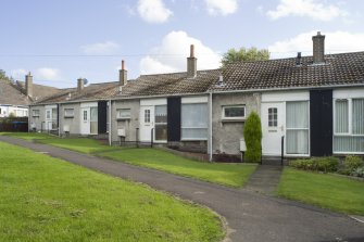 View of terraced bungalows set around a central green space at 10-13 Castleloan, Bo'ness, taken from the North-West. The houses are accessed via pedestrian pathways. This photograph was taken as part of the Bo'ness Urban Survey to illustrate the character of Deanfield Area of Townscape Character.