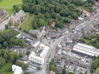 Oblique aerial view of Linlithgow High Street, centred on the market cross, taken from the WSW.