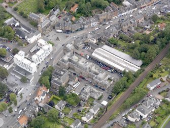 Oblique aerial view of Linlithgow High Street, centred on the county buildings, taken from the SW.
