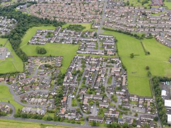 General oblique aerial view of Hillcrest and Brewlands areas of Bo'ness, taken from the SSE.