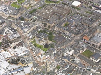 Oblique aerial view of Falkirk Old Parish Church and St Andrew's Church, taken from the SE.