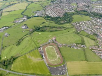 General oblique aerial view of Bannockburn, centred on Corbiewood Stadium, taken from the SE.