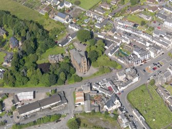 Oblique aerial view of Moffat, centred on St Andrew's Parish Church, taken from the SE.