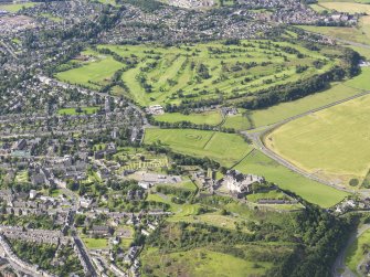 General oblique aerial view of Stirling Castle and Stirling Golf Course, taken from the NNE.