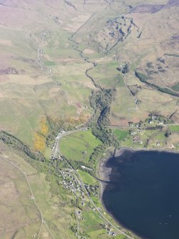 General oblique aerial view of the remains of the field systems and lazy beds along Rha Glen and the fish trap at Idrigil, Uig, Isle of Skye, taken from the SW.