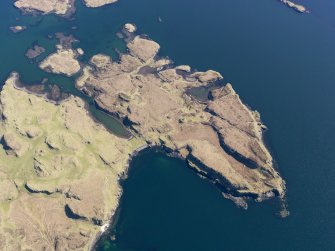 Oblique aerial view of the remains of the fish traps and lazy beds at Fiadhairt, near Dunvegan, Isle of Skye, taken from the NE.