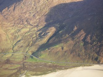 Oblique aerial view of the remains of the township of Nisishee and head dyke, nearby field system and lazy beds, Stangrigary, Harris, taken from the E.