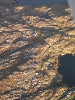 Oblique aerial view of the remains of the eastern end of the township of Manish, including the possible remains of a horizontal mill, with the nearby remains of a head dyke and lazy beds, Harris, taken from the WSW.