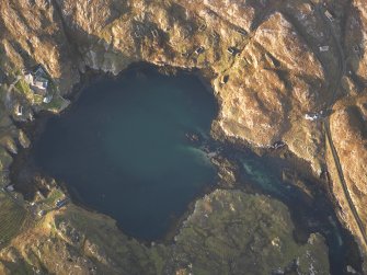 Oblique aerial view of the remains of the eastern end of the township of Manish, including the possible remains of a horizontal mill, with the nearby remains of a head dyke and lazy beds, Harris, taken from the S.