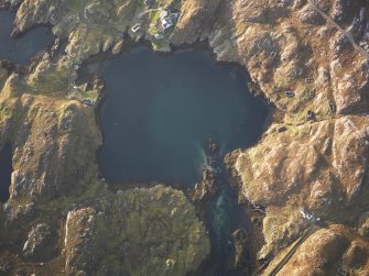 Oblique aerial view of the remains of the eastern end of the township of Manish, including the possible remains of a horizontal mill, with the nearby remains of a head dyke and lazy beds, Harris, taken from the E.