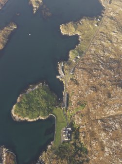 General oblique aerial view centred on Amhuinnsuidhe Castle, taken from the SE.