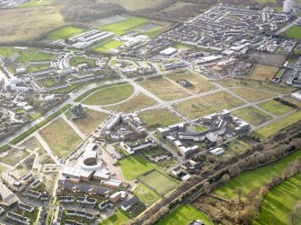 Oblique aerial view of Graigmillar Primary School, taken from the NE.