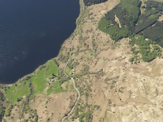 General oblique aerial view of Arichamish Farmstead, taken from the NE.