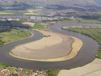 General oblique aerial view of the River Forth and Tullibody, Stirling, taken from the SW.