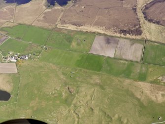 General oblique aerial view centred on the remains of the farmstead, field boundaries and rig at Toranore, taken from the NW.