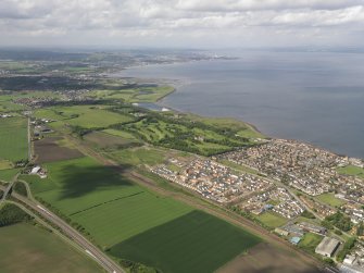 General oblique aerial view of Prestonpans with Royal Musselburgh Golf Course in the background, taken from the SE.