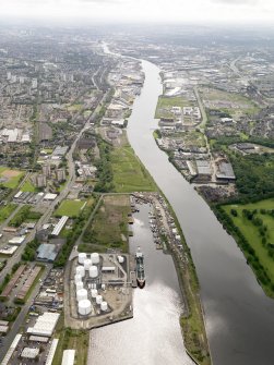 General oblique aerial view of the River Clyde centred on Rothesay Dock, Clydebank, taken from the NW.