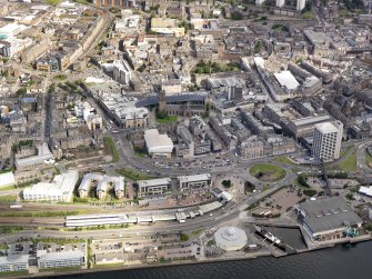 General oblique aerial view of Dundee, centred on the harbour and Discovery Point, taken from the SE.