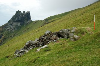 Bothy, looking NW at the entrance (B15)