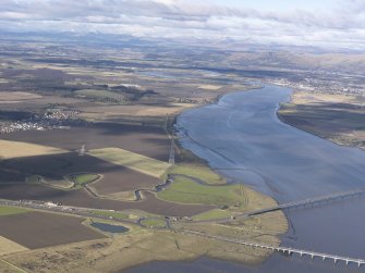 General oblique aerial view of Kincardine on Forth Bridge and Clackmannanshire Bridge, taken from the SSE.