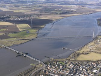 General oblique aerial view of Kincardine on Forth Bridge and Clackmannanshire Bridge, taken from the ESE.