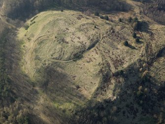 Oblique aerial view of Moredun fort, looking NW.