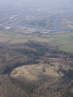 General oblique aerial view of Moredun fort with the Friarton Bridge and Perth beyond, looking NW.