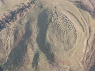 Oblique aerial view of Castle Law fort, looking SSE.