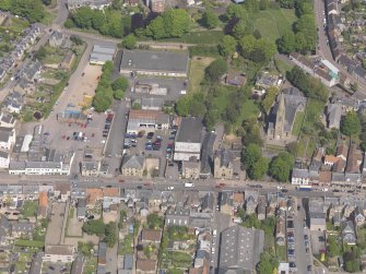 General oblique aerial view of the Bonnygate area of Cupar centred on Preston Lodge, taken from the S.