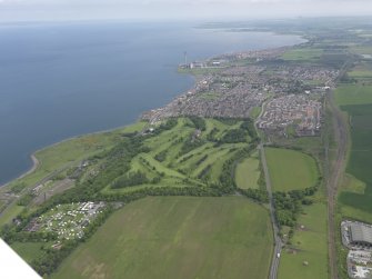 General oblique aerial view of Prestonpans centred on Royal Musselburgh Golf Course, taken from the SW.