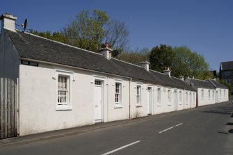General view from W showing whitewashed cotton workers' cottages at 1, 2, 3, 4 and 5 John Street, Rothesay, Bute