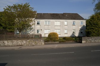 General view of modern housing block at 1-32 Foley Court, High Street, Rothesay, Bute, from NW