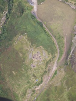 Oblique aerial view centred on the Glasgow University excavation trenches, looking NNE.