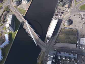 Oblique aerial view of the Finnieston Bridge, looking NW.