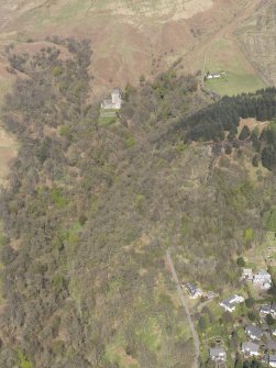Oblique aerial view of Castle Campbell, Dollar, looking NW.