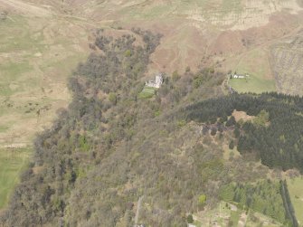 Oblique aerial view of Castle Campbell, Dollar, looking NW.