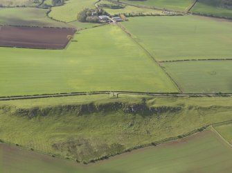 Oblique aerial view of Blaikie Heugh, Balfour Monument, West Mains, looking SSW.