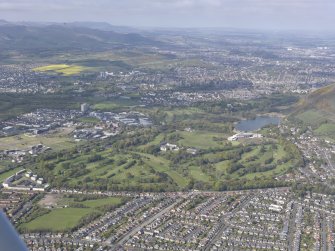 General oblique aerial view of Duddingston Village, Duddingston Golf Course, looking SW.