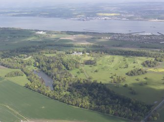 General oblique aerial view of Dundas Castle, Dundas Park Golf Course, Dundas Loch, Dalmeny, looking NW.
