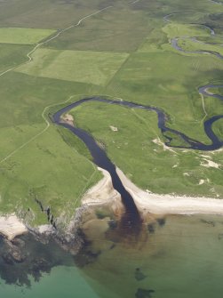 Oblique aerial view of Laggan Bay, River Laggan and Cnoc Ebric, looking NE.